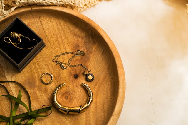 Zestawy biżuterii budują spójny look na co dzień